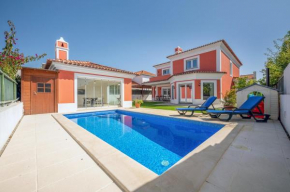 GuestReady - Sunshine oasis with pool